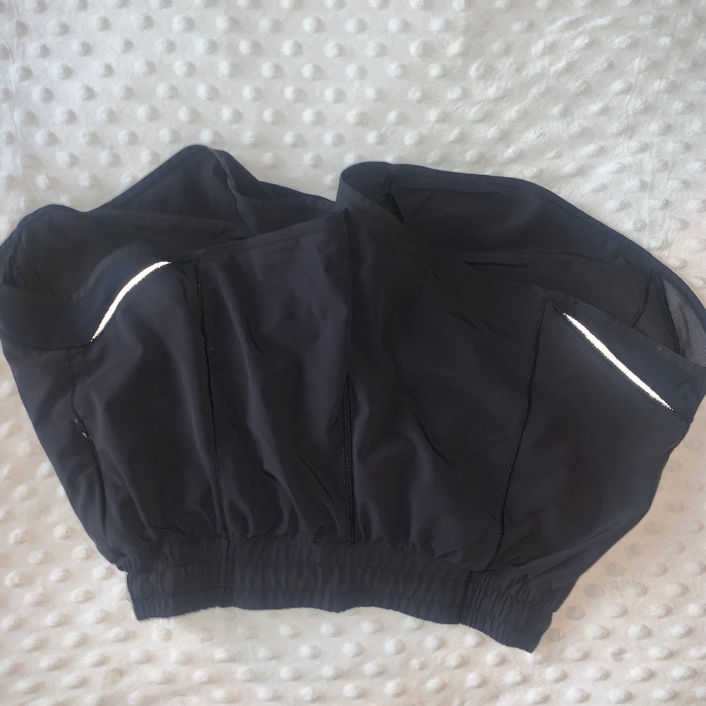 LULULEMON HOTTY HOT SHORT SIZE 6